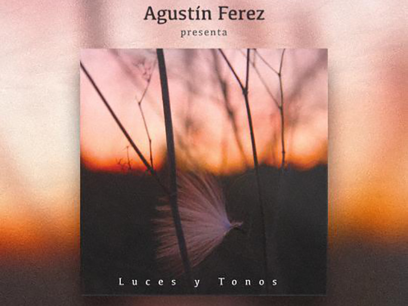 Fotografías de portada de los singles 'Luces y tonos' y 'Hora azul' del nuevo disco de Agustín Ferez